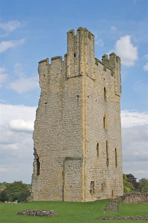 History: Helmsley Castle - i-Yorkshire Marketplace