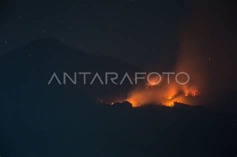 Kebakaran Hutan Gunung Lawu Karanganyar Antara Foto