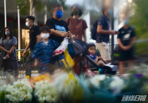 英女皇逝世｜大批港人赴英領館吊唁獻花送上月餅 多倫多 加拿大中文新聞網 加拿大星島日報 Canada Chinese News