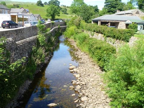 brough features   michael dibb geograph britain  ireland