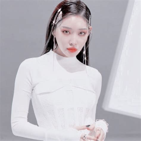 𝐃𝐞𝐬𝐜 chungha dark aesthetic chungha icons kim chung ha icons