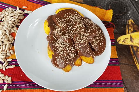 Platano En Mole Una Receta De Origen Guatemalteco