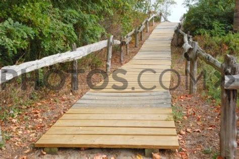 How To Build A Curved Wooden Walkway Wood Walkway Wooden Walkways