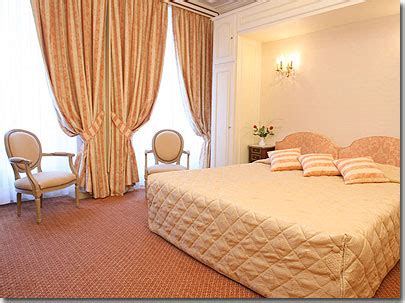 The 3* star Hotel Saint Petersbourg Paris – Visit our hotel, tour, description and pictures.