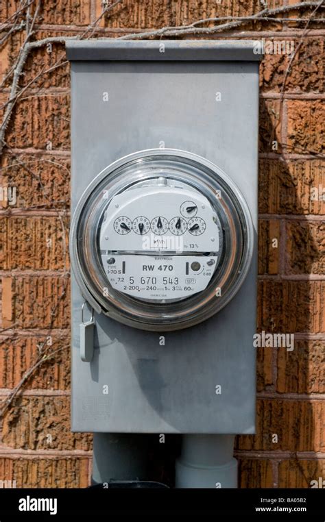 Hydro meter outside a house Stock Photo - Alamy