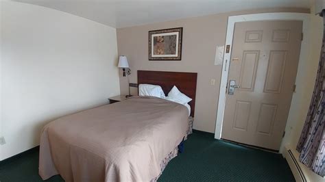 TRAVELERS INN $109 ($̶1̶2̶2̶) - Prices & Hotel Reviews - Brunswick, Maine