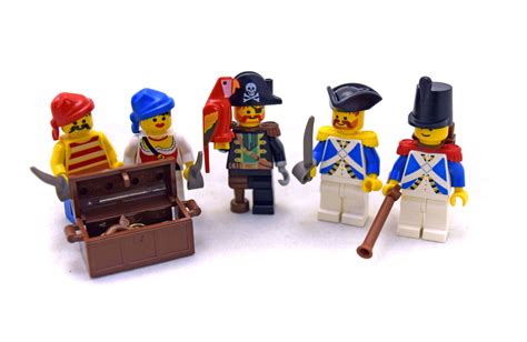 Old LEGO Pirate Minifigures