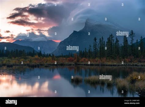 Vermillion lakes sunrise hi-res stock photography and images - Alamy