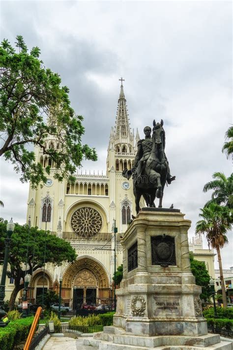 Estatua De Simon Bolivar En Parque Seminario Parque De Seminarios Y La