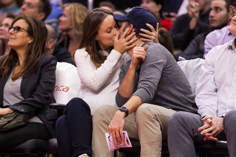 See The Cutest Celebrity Kiss Cam Moments Cute Celebrities