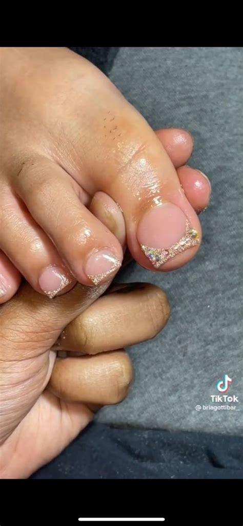 Not My Image But This Is Sooo Cute Gold Toe Nails Gold Nails