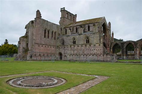 Visit Melrose Abbey - Miranda Loves Travelling