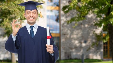 Reconhecimento de Grau para Graduados em Medicina Médicos da UFRJ em