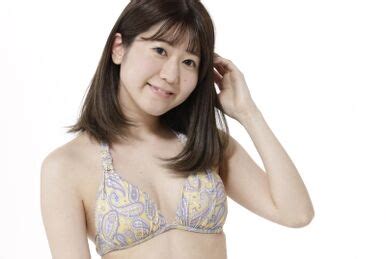 8 Hot Sexy Hikari Shibata Bikini Pics