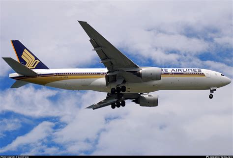 9V SRM Singapore Airlines Boeing 777 212 ER Photo By Daniel Tang ID