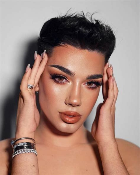 James Charles Chi è James Charles Youtuber E Make Up Artist Dei Vip