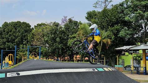 Atletas de Pump Track de Bragança Paulista treinam na pista do Jardim