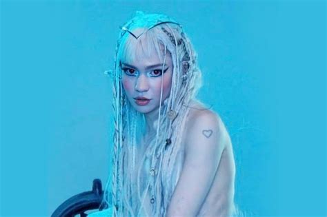 Grimes Invites People To Create AI Generated Music With Her Voice I