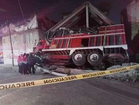 Ixtapaluca Camión se queda sin frenos y se estrella contra casa La