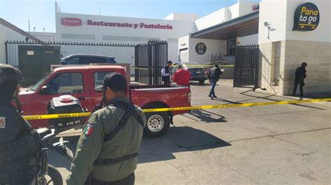 Hombre Es Asesinado A Balazos Dentro De Auto En Estacionamiento De