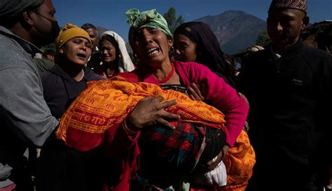 Korban Tewas Akibat Gempa Nepal Bertambah Jadi 157 Orang Foto