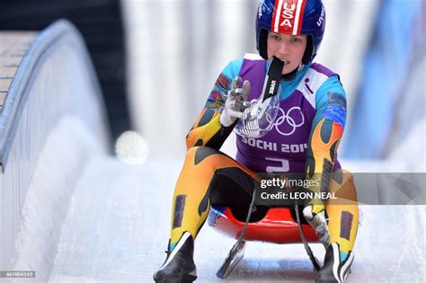 erin hamlin practices   women luge training session