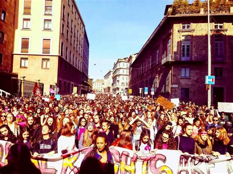 Milano Lo Sciopero Delle Donne