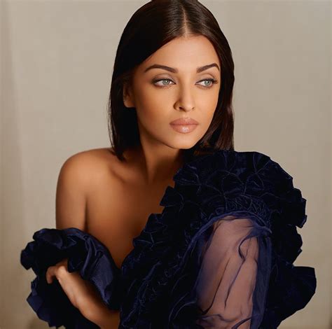 Aishwarya Rai Bachchan Sexy Skin Show In Harper S Bazaar India