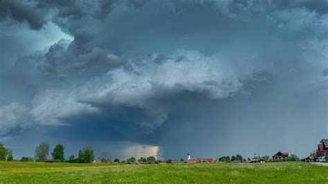 Unwetter In Deutschland Gewitter Mit Stark Und Platzregen Halten