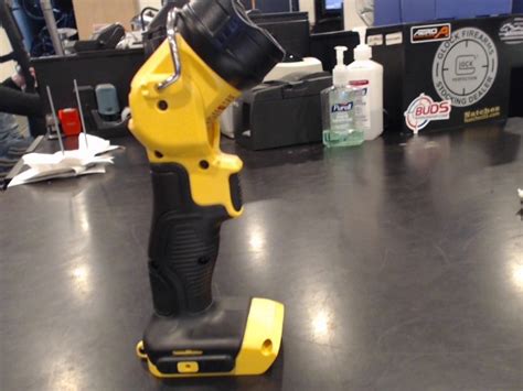 DEWALT DCL040 For parts or not working | Buya