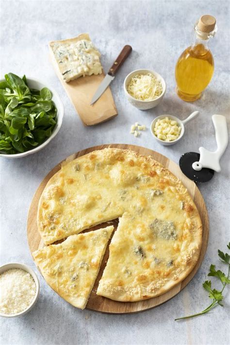 Pizza 4 Fromages La Vraie Recette Traditionnelle Italienne Recettes