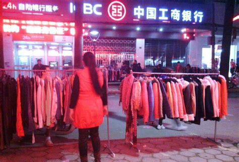 摆地摊卖衣服夜市摆地摊卖衣服摆地摊卖衣服图片第3页大山谷图库