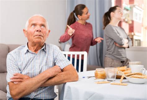 Briga De Familia - Familia Brigando - Stock Photos e Imagens - iStock