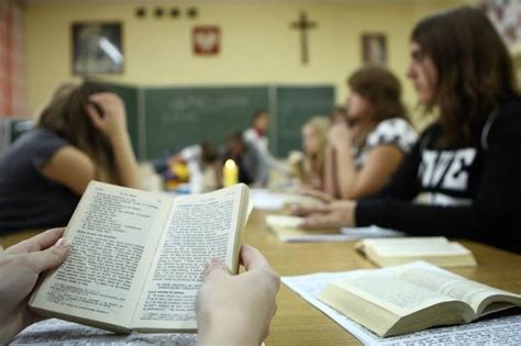 Nauczanie religii w polskiej szkole analiza Radio Głos Katolicka