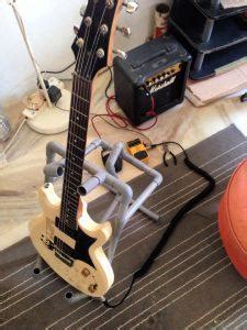 25 Free DIY Guitar Stand Plans To Make One Yourself - Blitsy