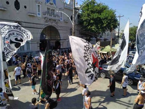 Vasco Chega Aos 123 Anos Evento Cancelado E Protesto De Torcidas Em