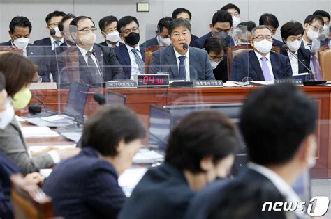 국감 의원 질의에 답변하는 김대기 비서실장 네이트 뉴스