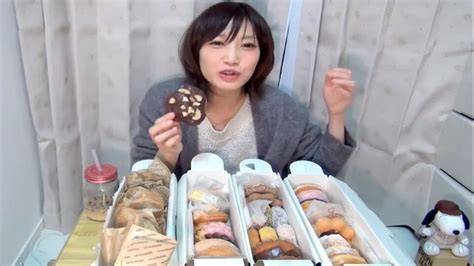 日本美女大胃王木下：挑战吃甜品各种馅饼甜甜圈，满满4大箱甜品 看着就觉得超好吃呀 Youtube