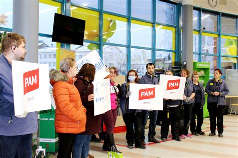 Laaja Lakko Helmikuun Alussa Kaupat Liikenneasemat Ja Parturi