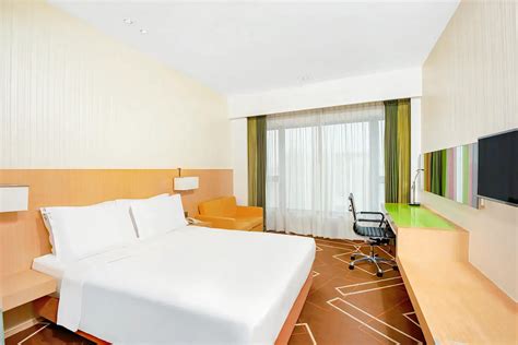 Holiday Inn Express Hong Kong Kowloon East, Tseung Kwan O : -41% during
