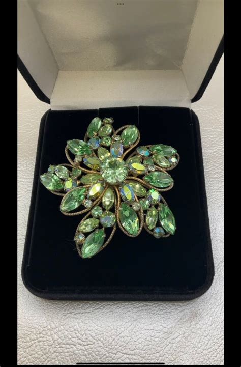 Regency Signed Brooch Beautiful Green Layered Gem