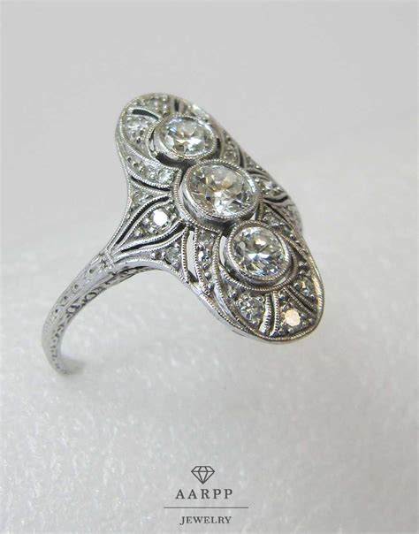 Art Deco Schiffchen Ring Aus Platin Mit Diamanten Um Gr