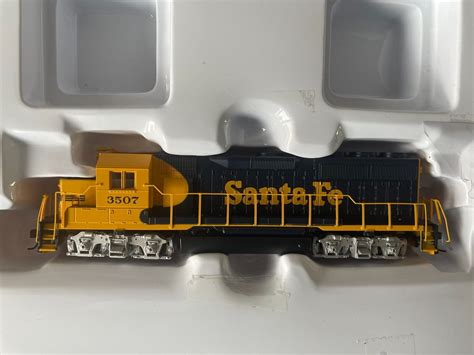 Bachmann Commande Ready To Run Ho Scale Electric Train Set 501 Santa Fe