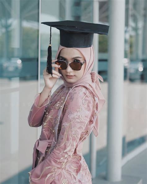 Tutorial Hijab Wisuda Simple Ragam Muslim