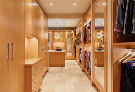 20 Practically Elegant Mid Century Modern Closet Designs