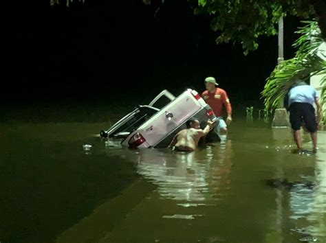 Condutor Perde Controle Da Dire O E Carro Cai No Rio Em Frente Orla