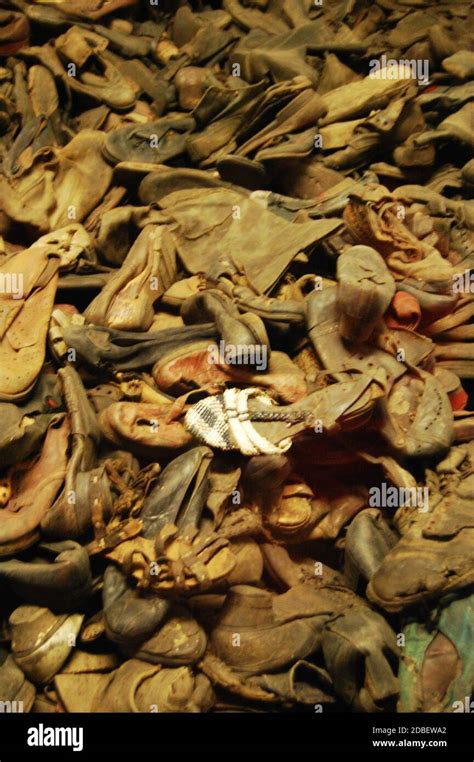 Auschwitz shoe Fotos und Bildmaterial in hoher Auflösung Alamy