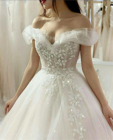 Anna adlı kullanıcının Wedding dresses panosundaki Pin Gelinlik Tül