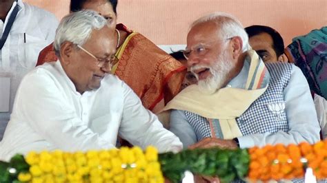 On Nitish Kumar Touching Pm Modis Feet At Bihar Rally Tejashwi Yadav Says ‘we Felt Very Bad