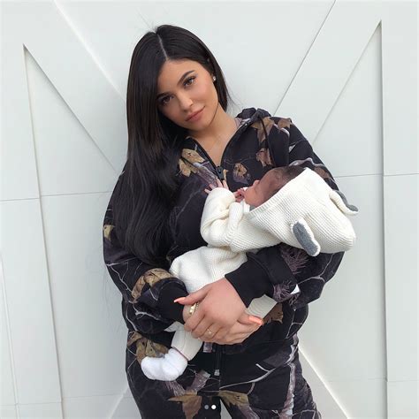 Kylie Jenner Muestra Por Primera Vez El Rostro De Su Hija Tecache Cl